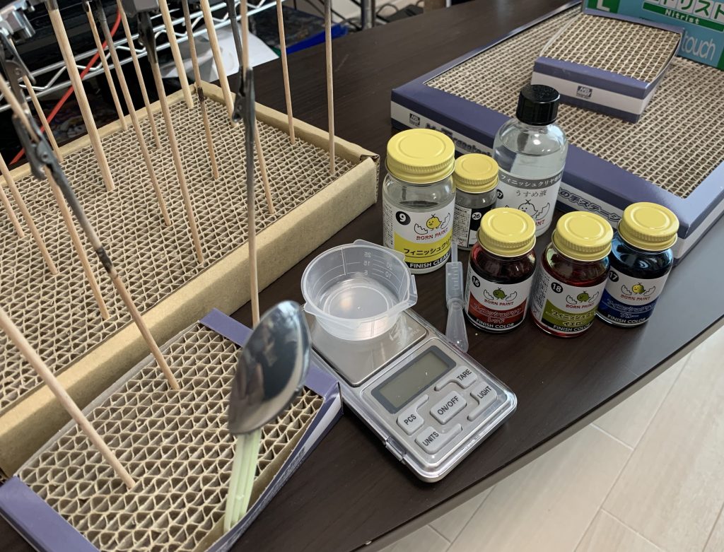 メイン装甲はボーンペイント使用、他は水性ホビーで適当に