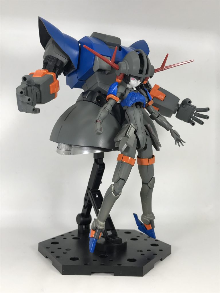 とりあえずエアブラシと筆塗りで赤と白以外全塗装おっ!?なんかそれっぽくなってきたぞ😳参考にさせてもらった作品はほぼこのシンプルな状態で完成でした(クオリティは比較にならないほど上ですが…誰が作製した作品なのかすら不明😅)