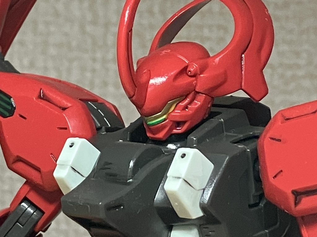 御三家は整備班も充実してて装甲表面もキレイに仕上げてくるんだろうな、という認識からトップコートは光沢にしましたイメージとしてはヤンキーの乗るヅヤヅヤのヴェルファイアです笑てか、アップだと粗が目立つ！恥ずかしい！