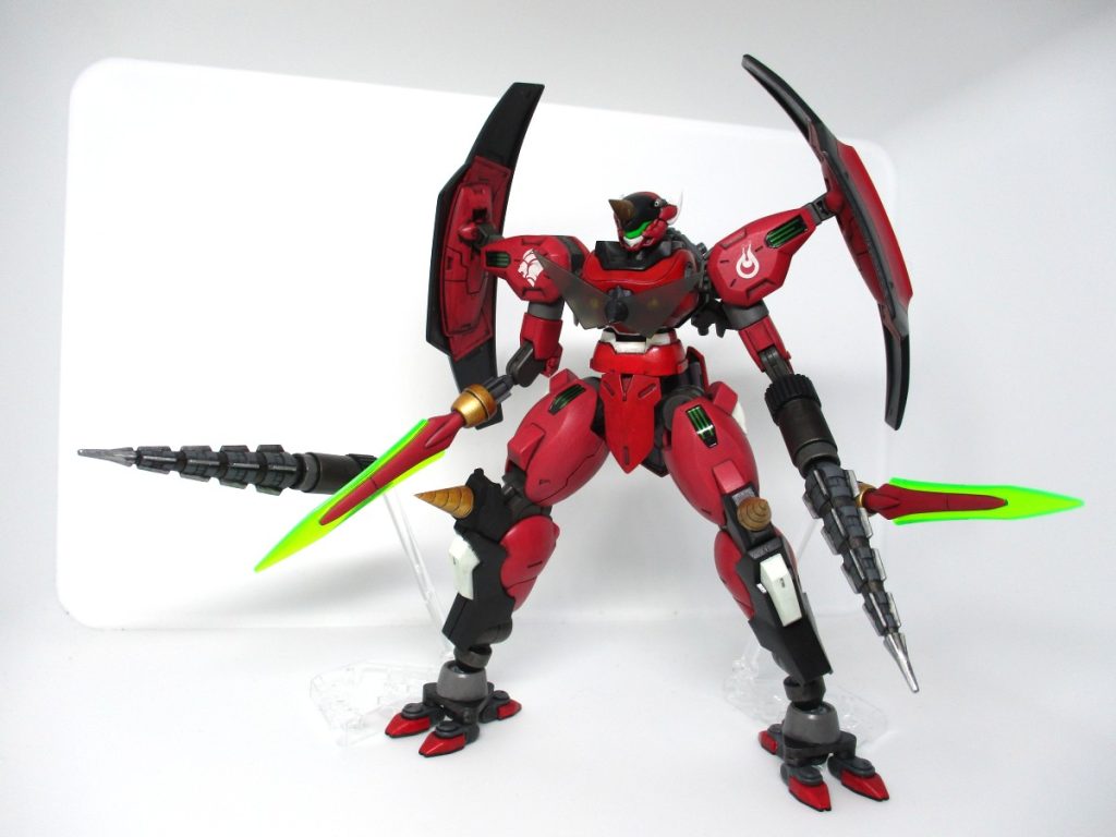 武装その5 イーシュヴァラCはビームクナイで作成。射撃はできないものの、ソードビットとしての威力はBより高く、腕部接続時は回転させてビームドリルにできます。武装その6 イーシュヴァラDは実体ドリル。ビット時はただの質量弾にしかならず、腕部接続で回転させると腕部への負荷が大きいという、ロマン過多な趣武装。