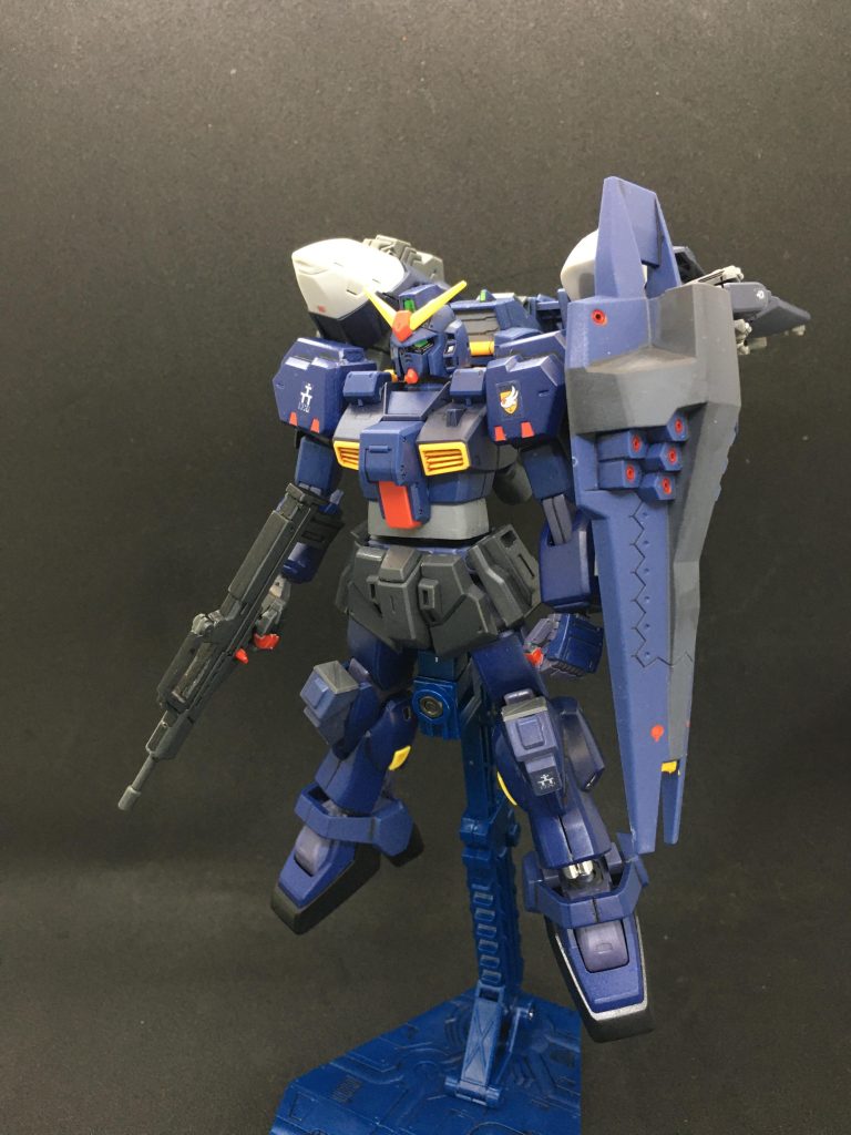 　フルドド1.5と合体したガンダムMk-Ⅱ[バックソーン・ラーⅡ]。この状態でもおなかが反っちゃいます。