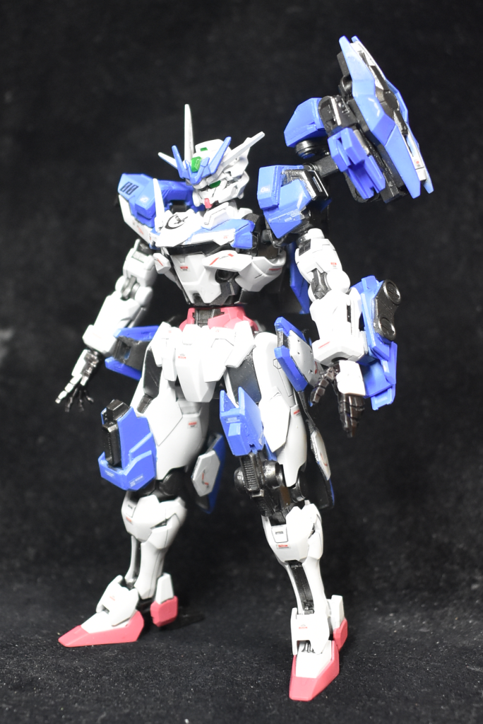 武器取っ払った素体 本当はエスカッシャンつける予定はなかった配色は作者の趣味で元機体のグレーから旧アストレアのデザイナーズカラー風に変更大元はアストレア2だけど刹那の歴代の愛機の意匠も少しずつ入れています