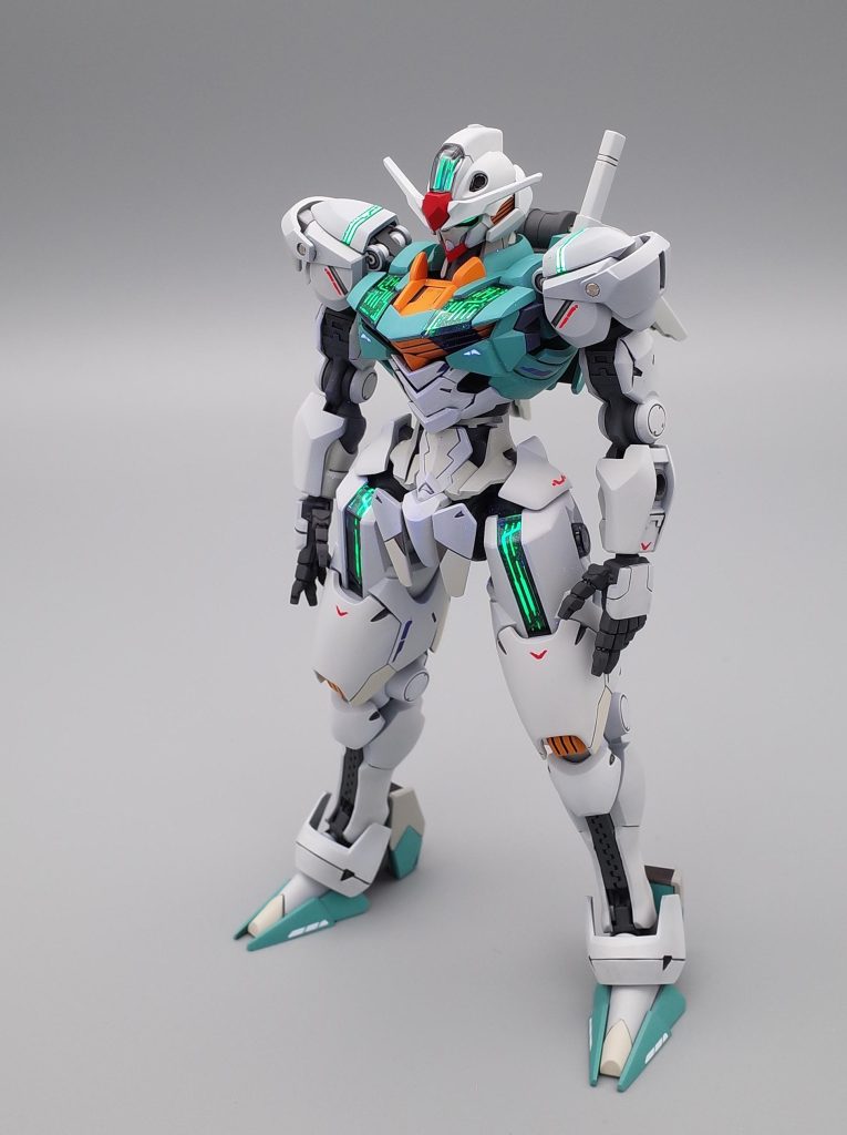 ネットの作例を参考にシェルユニットを発光足を延長&肩を内側にツノは好みで1対にしています