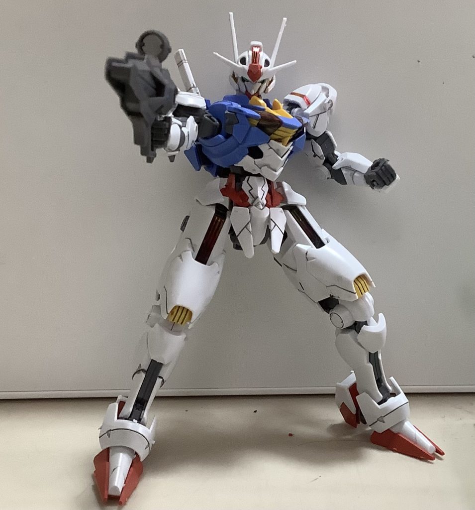 ビームライフルを構えて。