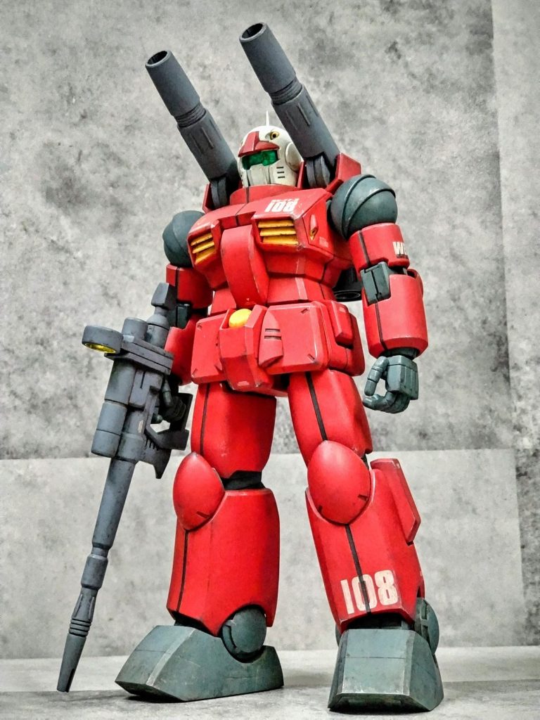 胸と脚のナンバーは108を選択。カイ・シデン機ですね。頭部はカメラ部とマスクを後ハメ加工して合わせ目消し