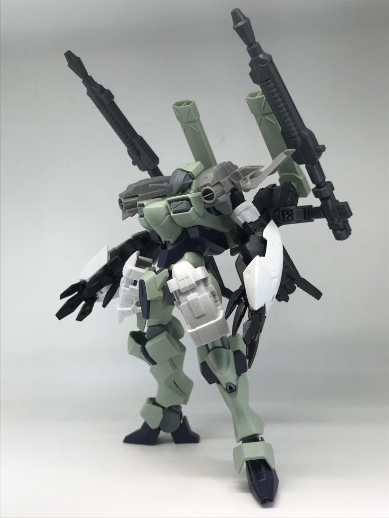 製作工程イメージ作りの未塗装状態HG ザウォートに 30MMと30MS のパーツを加工、接着なしで取り付けたただけ頭部はクリアパーツは使用せず…ヘルメットを限界まで下げて目つきを悪い感じにしてます