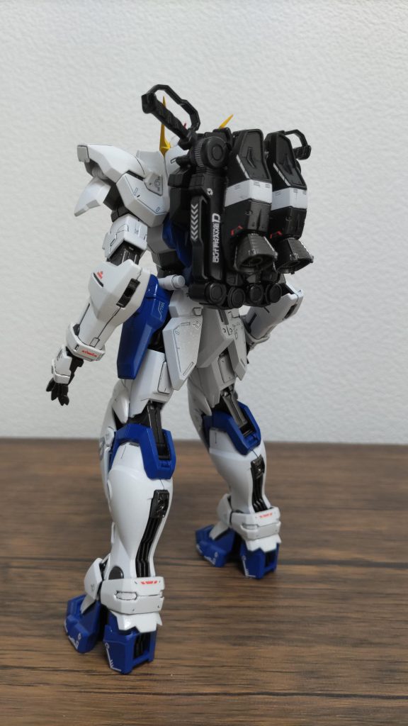 バーニア等、一部のパーツはメタリック塗装で