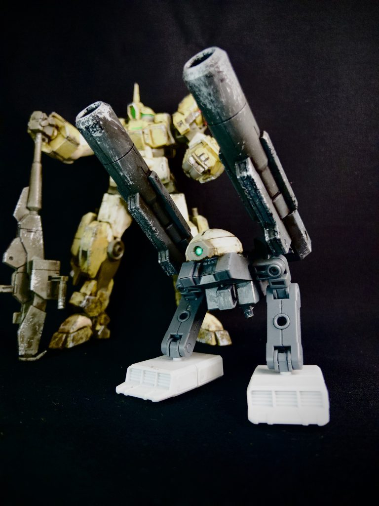 自立型二足歩行装備となるようにしました。元キットの設定を活かしつつ、オリジナリティをうまい具合にミックスできました。ミサイルポットは脚にしてます。