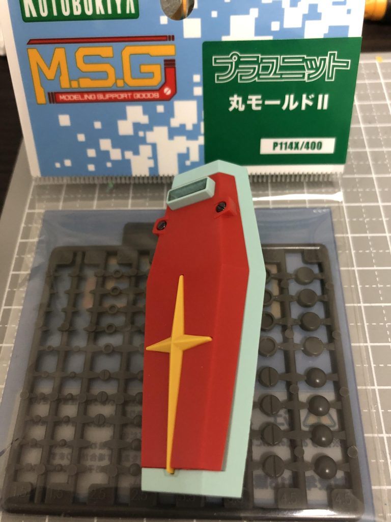 シールドに丸モールドでディテール追加