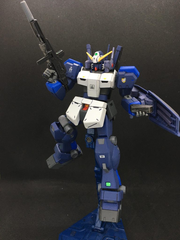 　ジム・クゥエルをベースにヘイズル2号機の頭、Mk-Ⅱの武器類を装備した次世代試作機。今ではA.O.Z RE-BOOTでヘイズル・ケルデルクとして整理されましたね。　元はといえばこの状態から逆にMk-Ⅱにヘイズル系の装備を装着できるかを試したくなってそこからバックソーンにつながったので、ある種製作の原動力にもなったといえます。