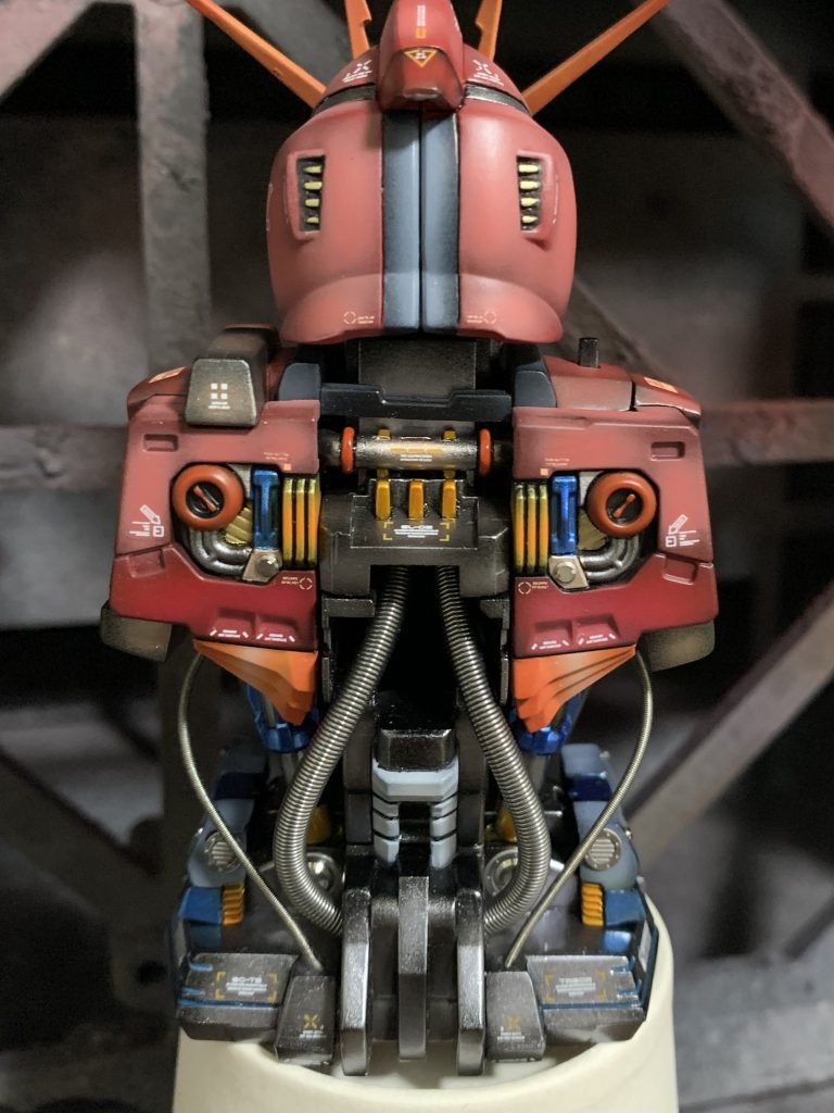 太めのスプリングと細いスプリングを使用して情報を増やしています。接着剤を使用して、微妙な曲線で固めています。綺麗な湾曲が出来たなとニマニマしました。