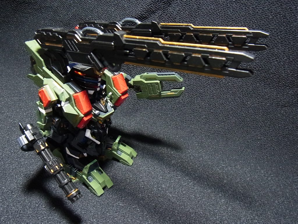 隊員用の武装パーツも付属していますので、隊員を作る時に一緒に作ろうと思います。レールガンを外したアーマーは隊員の装備と同じなのですが、隊長と隊員ではカラーリングが違うので塗装したら実質互換性無し。選択式というべきでしょうか。