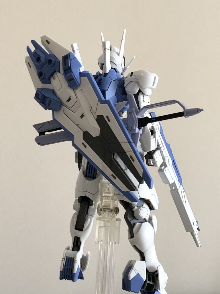 プロポーション変更は、改造例の動画を見ながら、簡単に出来そうなものを選択。→肩幅寄せ、腕短縮化、足付け根の加工、腹部2mm追加、センサー鋭利化、合わせ目消しなどです。少しスマートになりました。