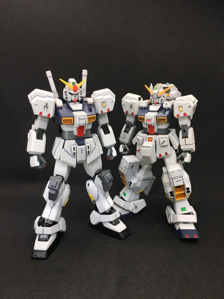 過去作のヘイズル改と並んで。バックソーンの由来は「ウォーターシップ・ダウンのうさぎたち」でヘイズル一行のメンバーだった、次期アウスラ候補と目される武勇に優れたうさぎの名前からです。 肩口のパーツはMk-Ⅱのサーベルホルダーと干渉しないように腰につけるEパックの黄色いパーツを加工したものも用意しました。 塗装はガンダムマーカー中心です。2000年代初期の古いキットなので全身合わせ目だらけ...どうしても関節のメンテナンス都合で消せなかったスネ前面の合わせ目は段落ち処理にし、他は徹底して合わせ目を消しました。黒=Mr.水性サーフェイサー1000(ブラック)白1=Mr.水性サーフェイサー1000(ホワイト)白2=ガンダムマーカー ガンダムニューホワイト緑=同アイグリーン赤=同レッド黄=同イエローガンメタリック=同メタリックブラックグレー1=同グレーグレー2=Mr.カラースプレー ニュートラルグレー