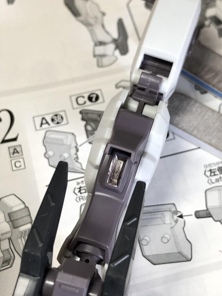 太もものスラスターは色分けして見ましたが、そんなに目立ちませんね…