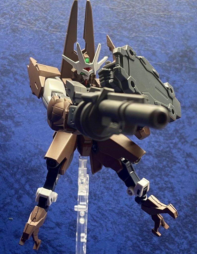 ビームディフューズガン(もどき)で射撃！鉄血オプションセット2のグレネードランチャーにサブグリップを付けてそれっぽく。シールドはカスタマイズキャンペーンのものです。