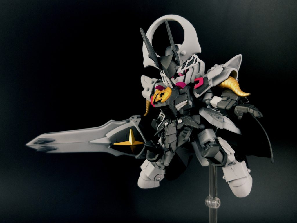 組み合わせて大剣状態も再現可能。剣も、ネオジムパワーでカチッと固定されます。