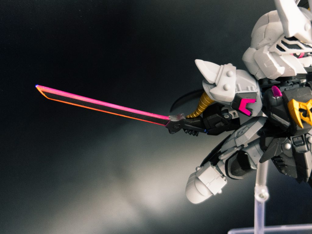 ピンクの部分は、マゼンタで塗った後蛍光ピンクを吹いてあるので一応ブラックライトで光ります。