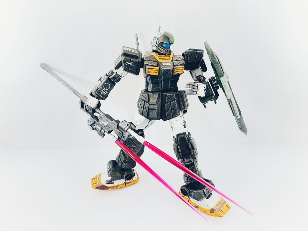 マッスルボディのシブさを活かすべく、陸上自衛隊グリーンで塗ってみました。元の整形色よりも暗めになりました。モールドも全部掘り直したのですが、暗めの色なのであまり目立たず...それでも筋彫りのコツを僅かながら掴めた気がします。