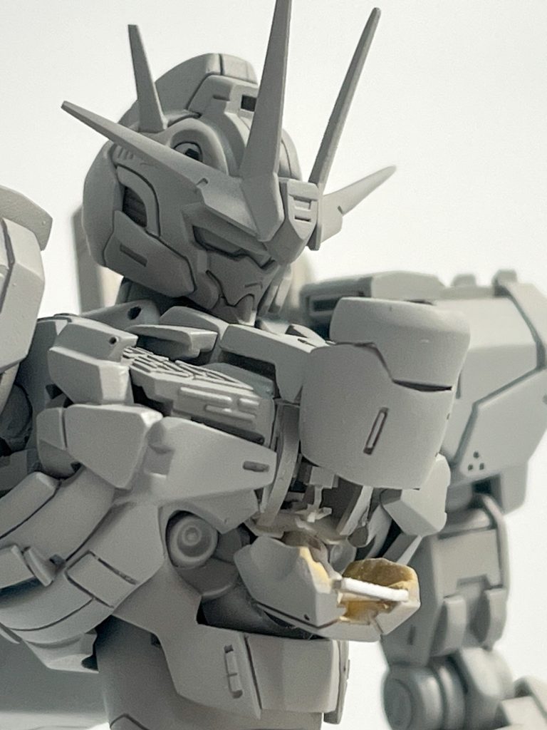 かなり見えづらいですが申し訳程度にコックピットも作ってあります。