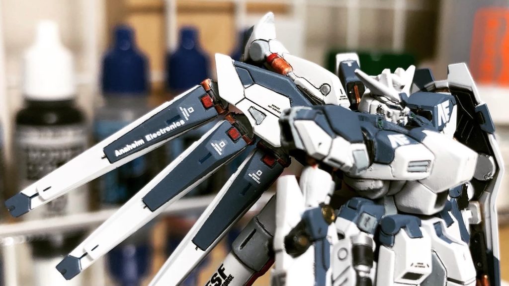 上半身。アーティファクト、造形が素晴らしくって、組むだけでカッコいいのは良いですね。老眼には本当に厳しいキットですが。