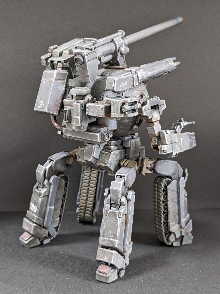 【背面】ゴテゴテとした感じを気に入っていますが、メガマシンキャノンの給弾装置を作ればよかったかなと思っています。