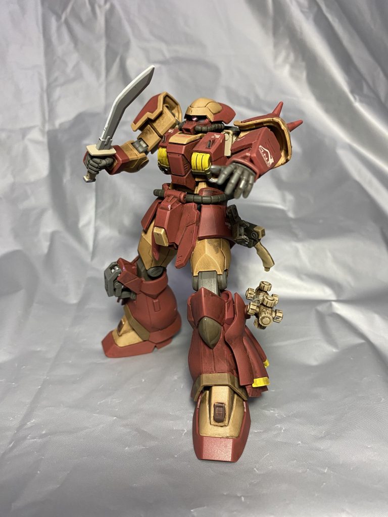 ククリナイフ構えて。