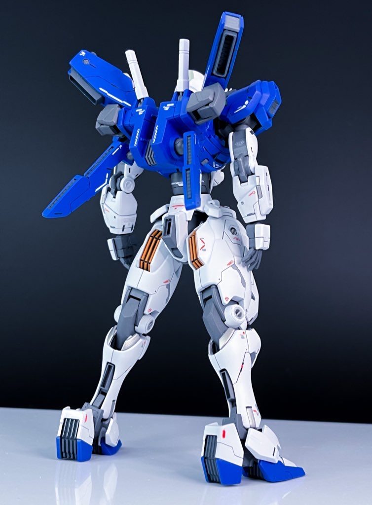 バックパックの形状が少し好みじゃなかったのでスクラッチしたものと変更しています。