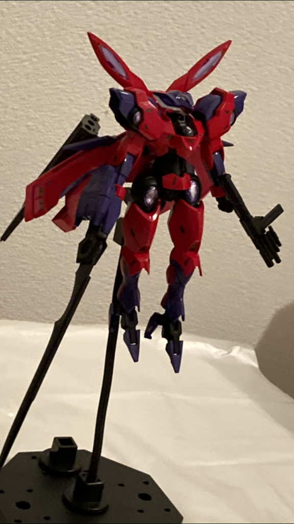 バックパックのノンキネティックポッドを外し、ガンダムヴィダールのバーストサーベル格納サイドアーマーを取り付けてます。ブリッツガンダムのランサーダートのようにレールガンとして射出するって設定。