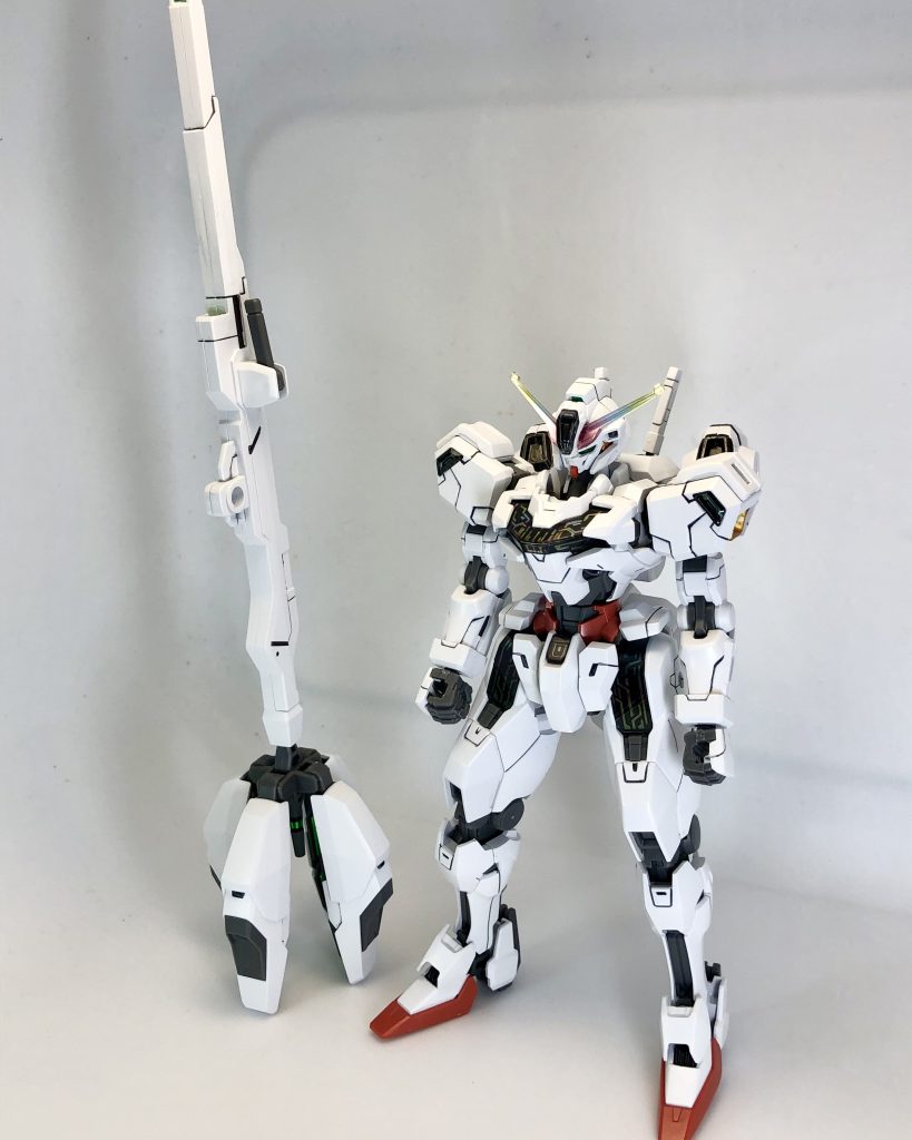 直立ポージング。バリアブルロッドライフルはアニメでは長いなと思って、組み立て見本を見たら短くね?と思い、実際使ってみると長いな?ってなりました。