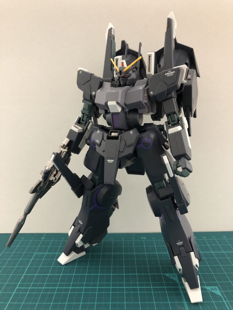 ガンダムマーカーは主にヘビーガンメタとパープル部分で使用。ガンダムデカールは主にZ/ZZ汎用を使用。