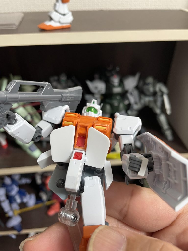 スカート裏は0.5ミリプラ板を当ててスカスカ感を無くしました。リアスカートは穴を開けて上手く被せれたなと自我自賛ですw