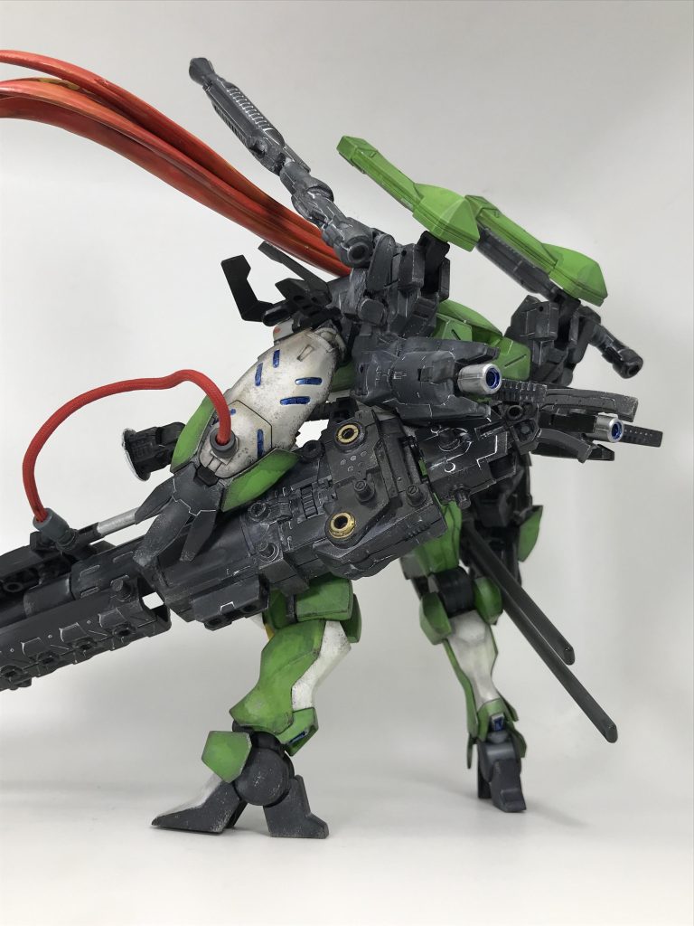 バックショット少しでもイケメンにする為、ひさびさに美少女ヘアー（初○ミクのフィギュアから拝借）を使用🙄当家のボスから土下座して頂きました…これでケロロ軍曹と同じく…暫く家事当番確定です😭ケロロ軍曹…娘は幼少期にアニメ終了とともに卒業しましたが…私はオッサンになってから…アマプラとHuluで懐かしいなぁと少し観てみたら…全300話以上視聴してしまうほど…ドハマりしました🙄（笑）