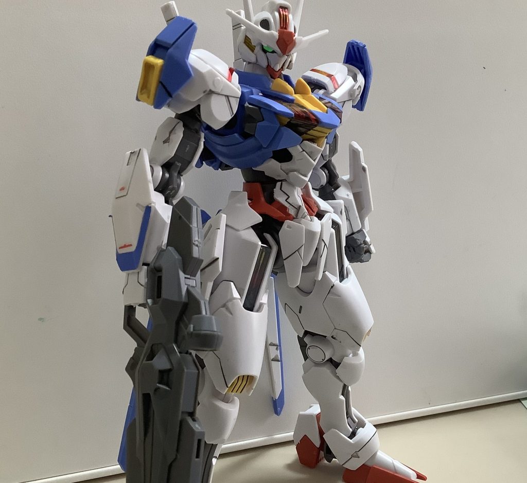 ビットオンフォームで睨み付けながら仁王立ちさせて。