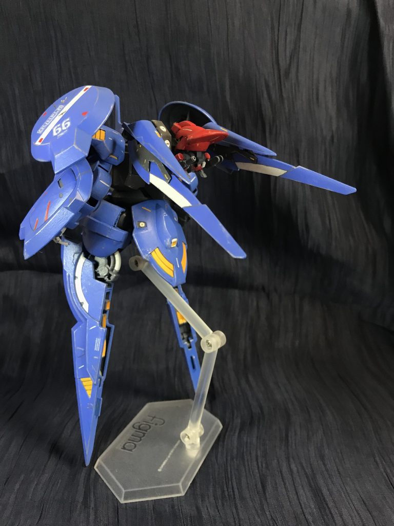 専用機作るのはいいんですが怪我したり悲しい目に会ったりして欲しくないので、驚異のトップスピードとイラつく硬さを持つフラグクラッシャーと設定。脚の速さを活かし偵察告げ口機としての活躍も期待出来る。