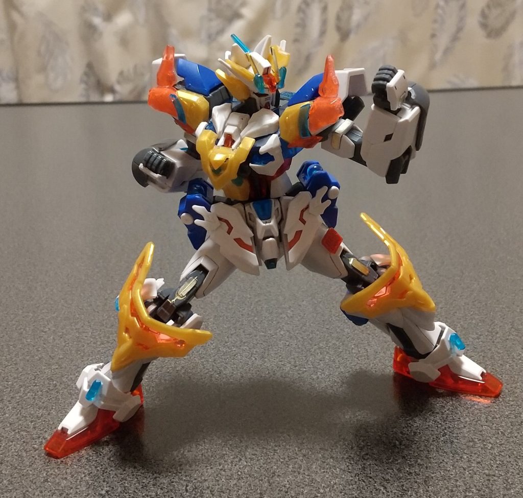 EGシリーズとSDシリーズを初めてミキシングしました。肩アーマーから制作していき、組上げていく過程がめちゃめちゃ楽しかったです。ご覧頂きありがとうございました。