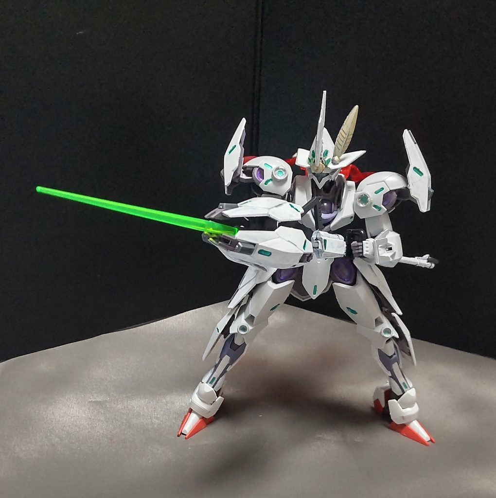 ビームブレイザーを展開しない場合は3つ目の攻撃方法として、ビームランサーを使用することになります。これで近接攻撃にも対応出来ますね。