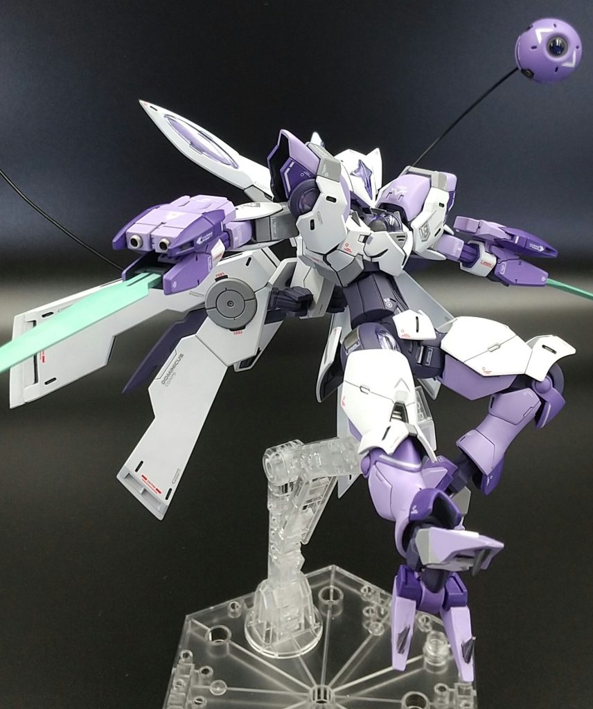 ベイオネットはきっちりとルブリスを串刺しにできるようにブレードを大型化、銃口にメタルパイプを埋め込みました。ノンキネティックポッドも側面の穴にメタルパイプを、上部にはWAVEのHアイズを張り付けてみました。ケーブルはピアノ線に交換してスタンド不要に。