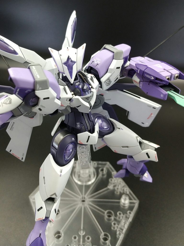 襟の動力ケーブルはスプリングとメタルパイプに交換しました。胸にひっそりとブレードアンテナを追加。これで決闘にも対応できるぞ！(不可)