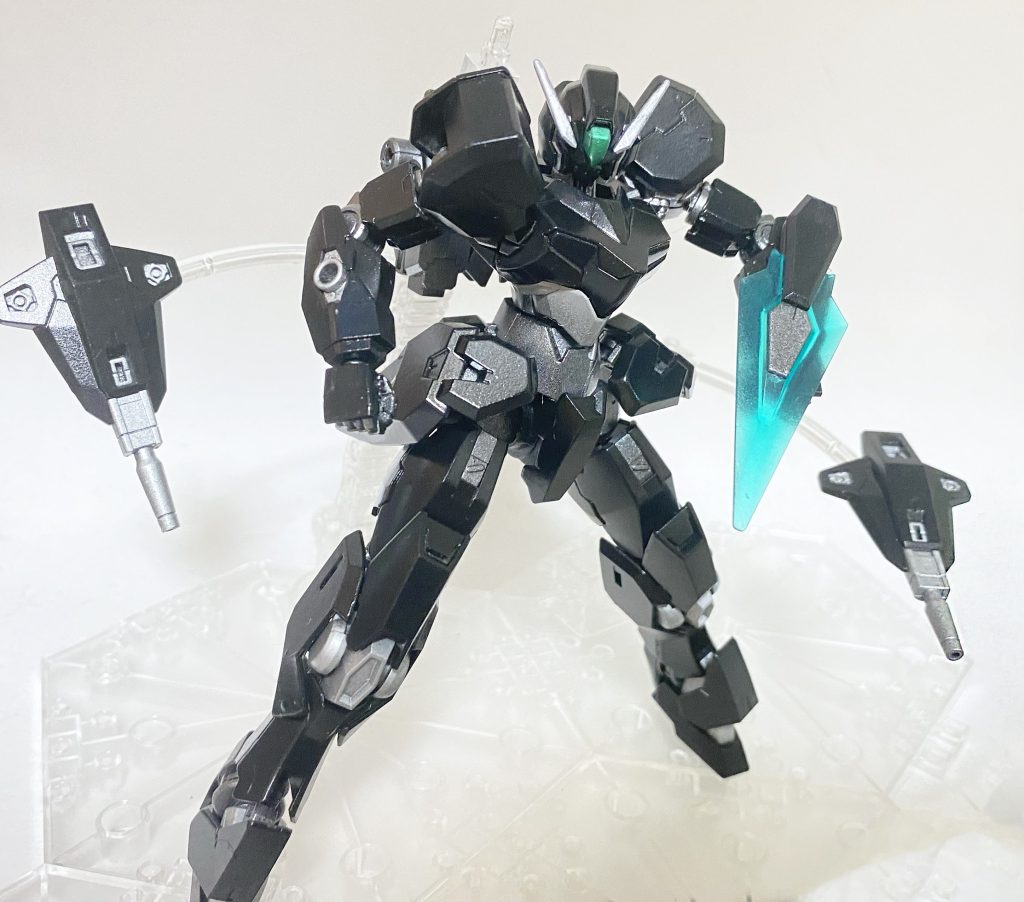 武装はバックパック装備の遠隔射撃ユニットとブレード、軽３つですね。