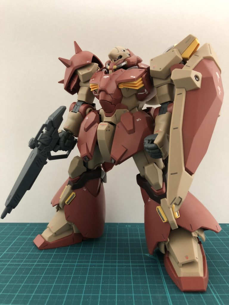 ガンダムデカールは主にNo.122 HG 1/144 機動戦士ガンダム 閃光のハサウェイ汎用1を使用。モノアイは100均のものを使用。