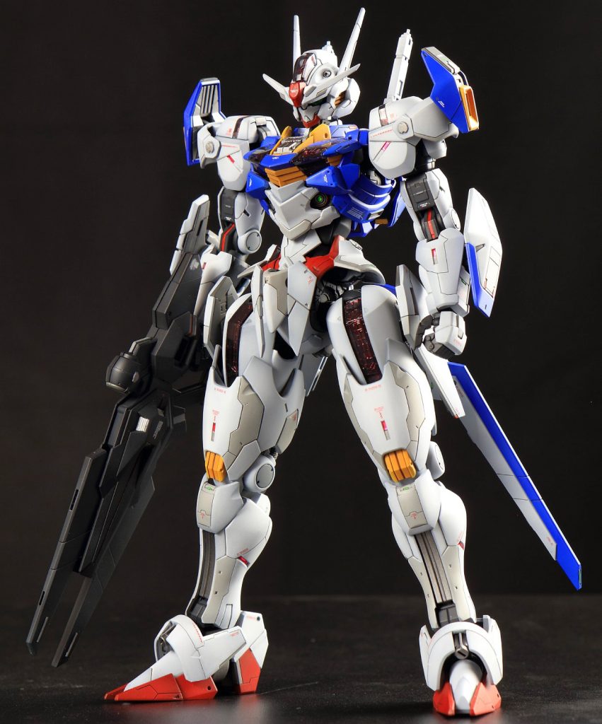 股関節と足首を合計で4mm延長、全身にスジボリを中心としたディテールアップを施しパネルラインで塗り分けました。