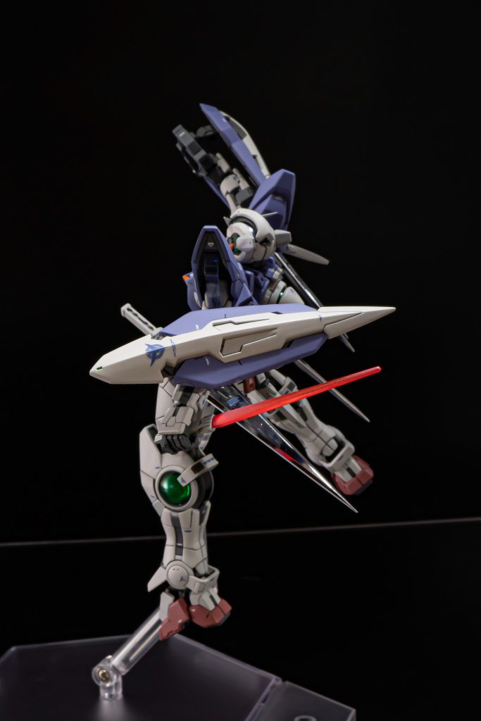 シールドは接続パーツとの間に回転軸を追加