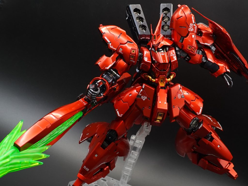 いわゆるキャンディ塗装なので塗膜が厚くなりがち。なのでサフレスです。下地はボーンペイントのMaximumシャインシルバー。そこにクレオスのGXクリアルージュとディープクリアレッド。…を基本色に色々足しました。比率ももうわかりませんｗ関節はMaximumシャインブラック。黒部分はブラックマイカ。相変わらずボーンペイント大好きです。