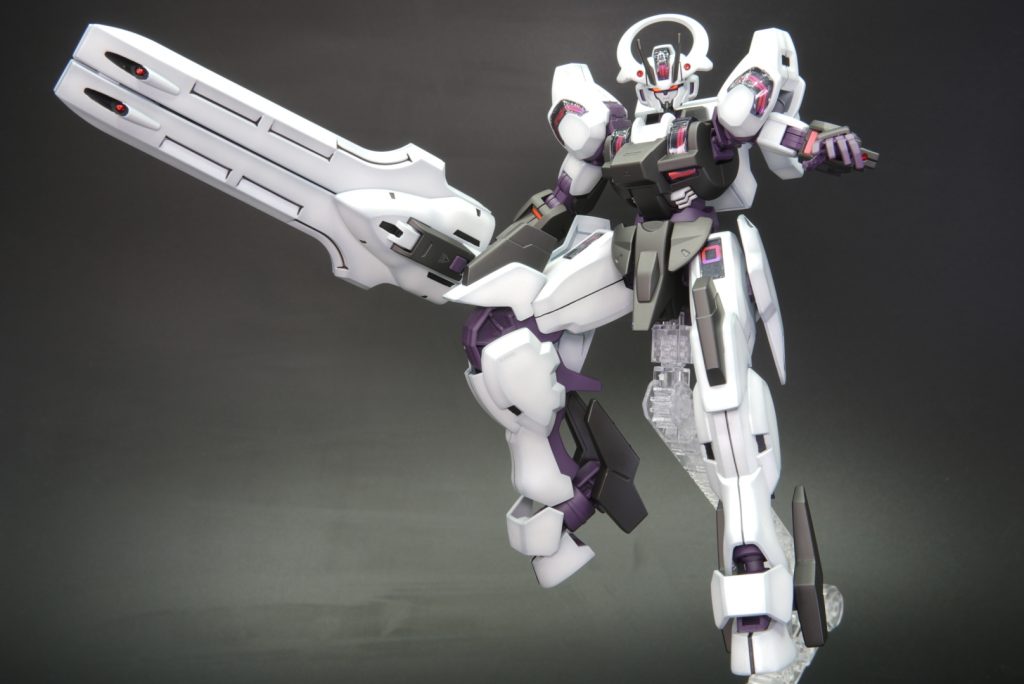 パッケージのポーズを取らせてみました。ガーディアンマリオネットの接続ジョイントがかなりキツイので塗装しないのが良いかもしれません…