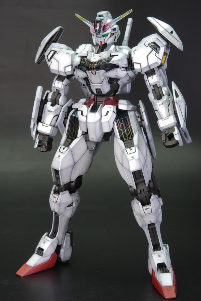 今回は、覚醒バージョンで作成しています。デカールはあえて赤を使用せずにグレーのみを使用してグラデ塗装を活かしています。