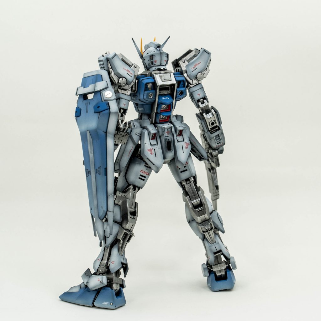 ストライク単体、後ろから