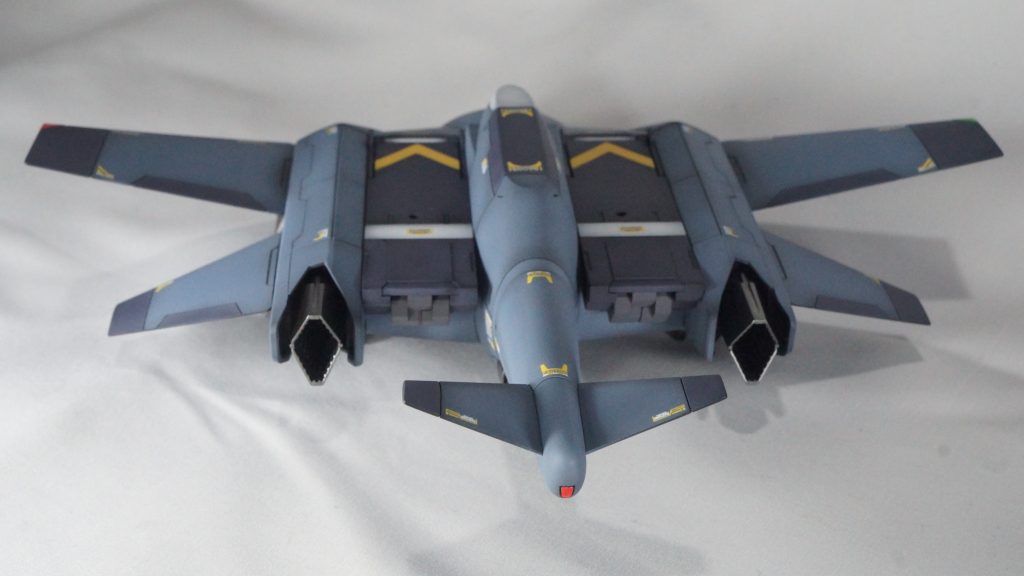 マルチランチャーパックなし　背面デカールはエディオンオリジナルのものを使いました。MSに使うのは難しそうなデザインですが、ティックバランにはちょうどよいかと思い購入しました。たまたま本体の黄色と色味も近く、いい感じに馴染んだのではないかと思っています。