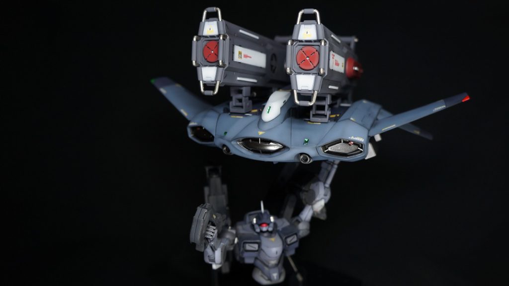 上には乗れないので、仕方なくぶら下がり状態で。