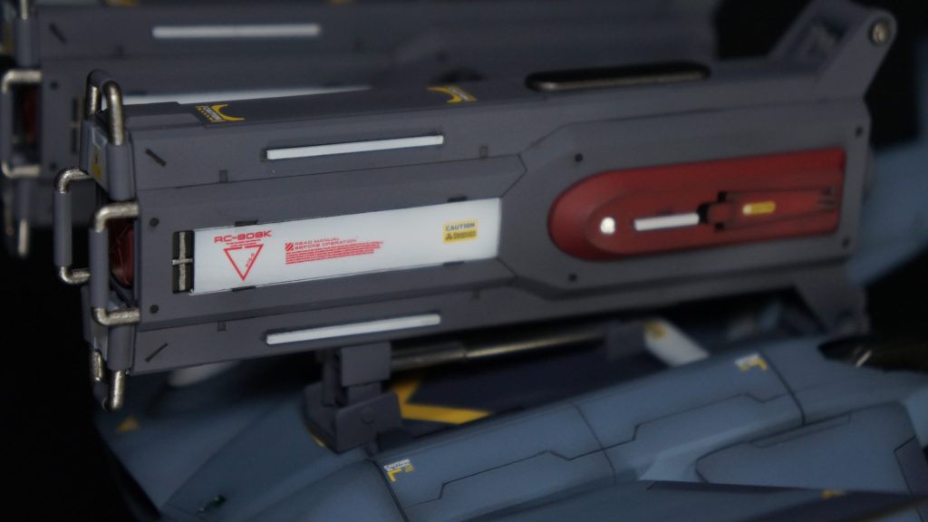 マルチランチャーパックもスジボリ、プラ角棒貼り付け、リベット、マイナスモールド追加、塗り分けと頑張りました。